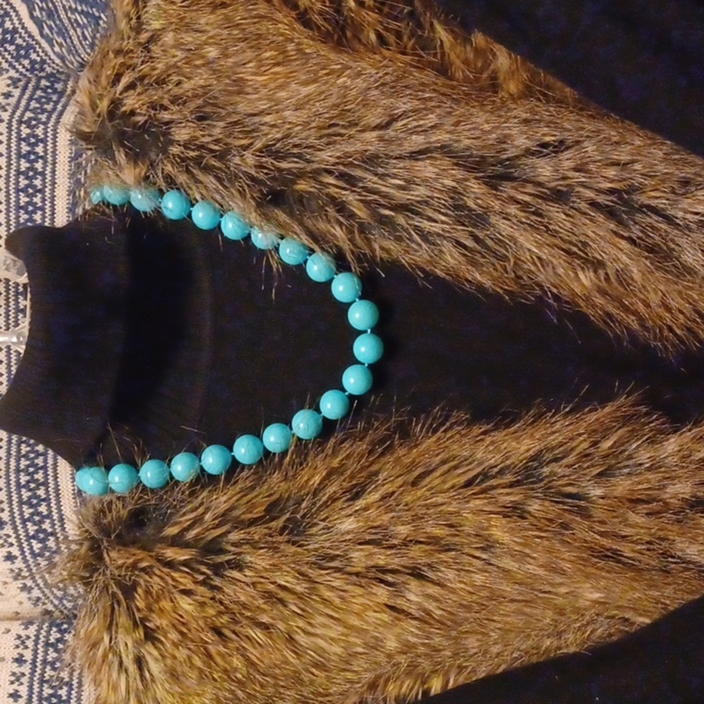 Sleeping Beauty turquoise color shell pearl necklace.